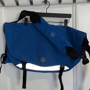 Crumpler Complete Seed 22L messenger bag